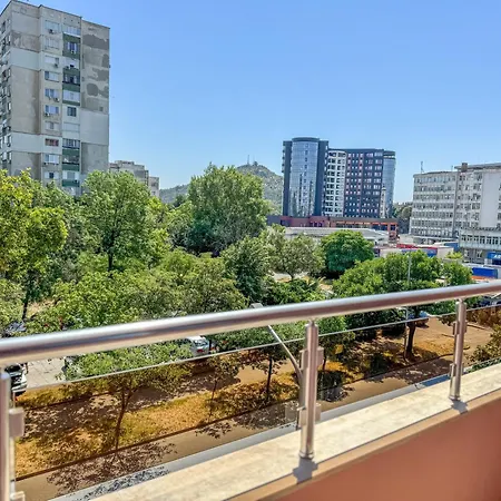 1br Near Mall With Workspace By Flat Manаger *