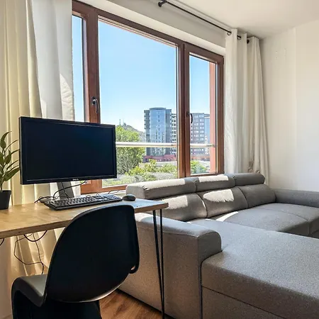 公寓 1br Near Mall With Workspace By Flat Manаger