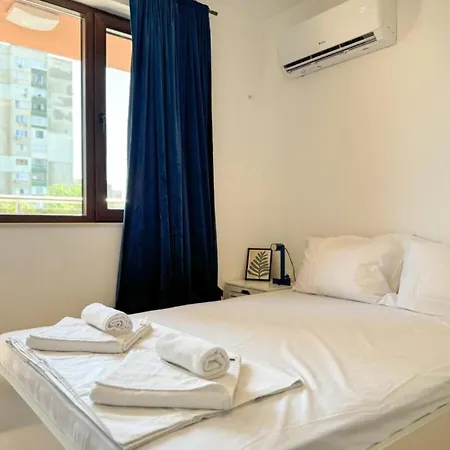 1br Near Mall With Workspace By Flat Manаger Apartment